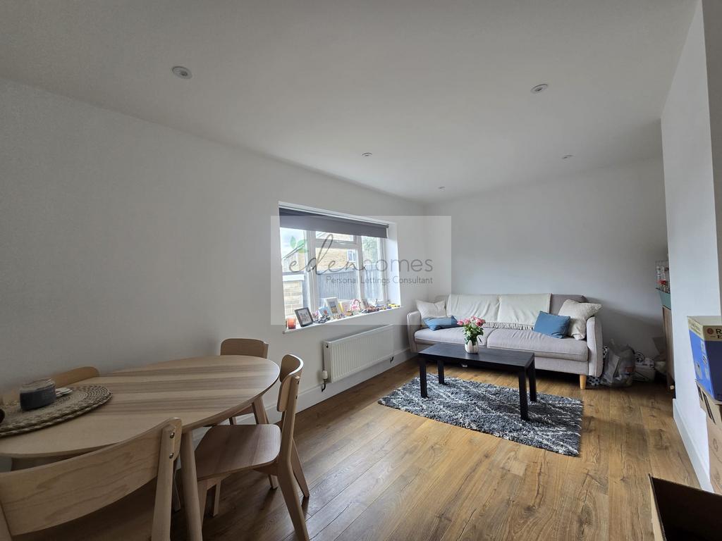 Apartment in Stroud - View 2