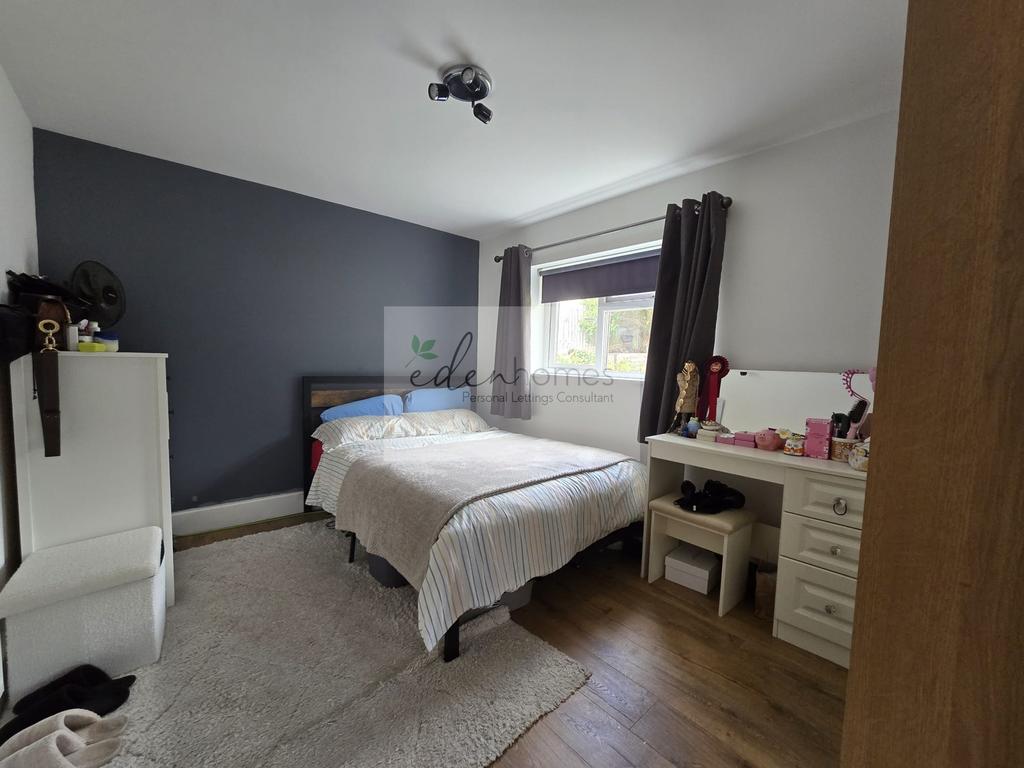Apartment in Stroud - View 3