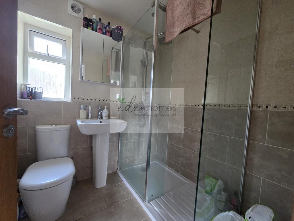 Apartment in Stroud - View 4