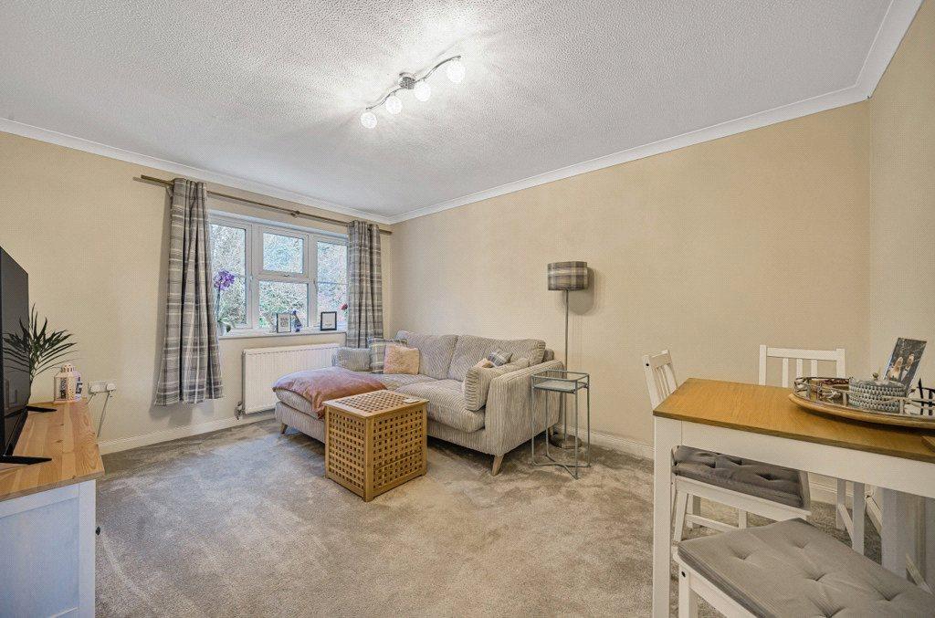 Apartment in Reading, Lower Earley, Earley - View 2