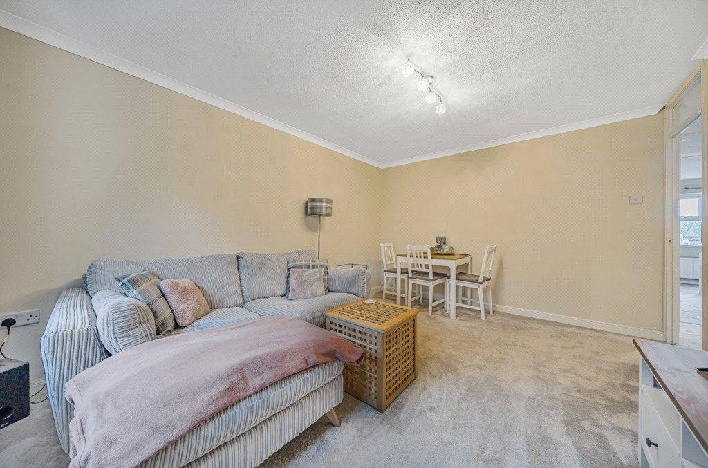 Apartment in Reading, Lower Earley, Earley - View 3