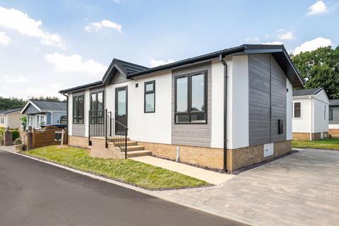 2 bedroom park home for sale, Bordon, Hampshire, GU35