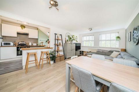 2 bedroom flat for sale, Vicarage Road, Hampton Wick KT1