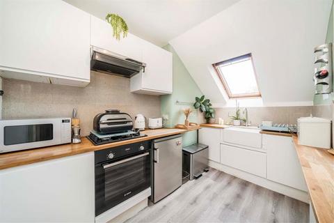 2 bedroom flat for sale, Vicarage Road, Hampton Wick KT1