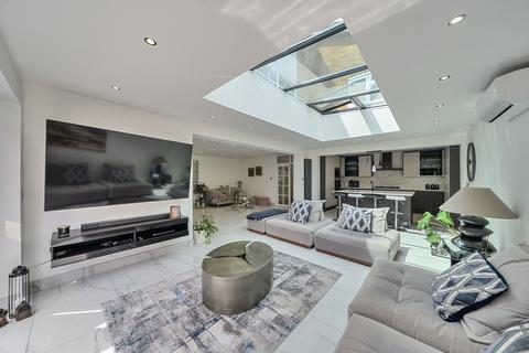 undefined, Hallam Gardens, Pinner