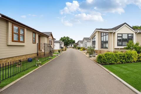 2 bedroom park home for sale, Bordon, Hampshire, GU35