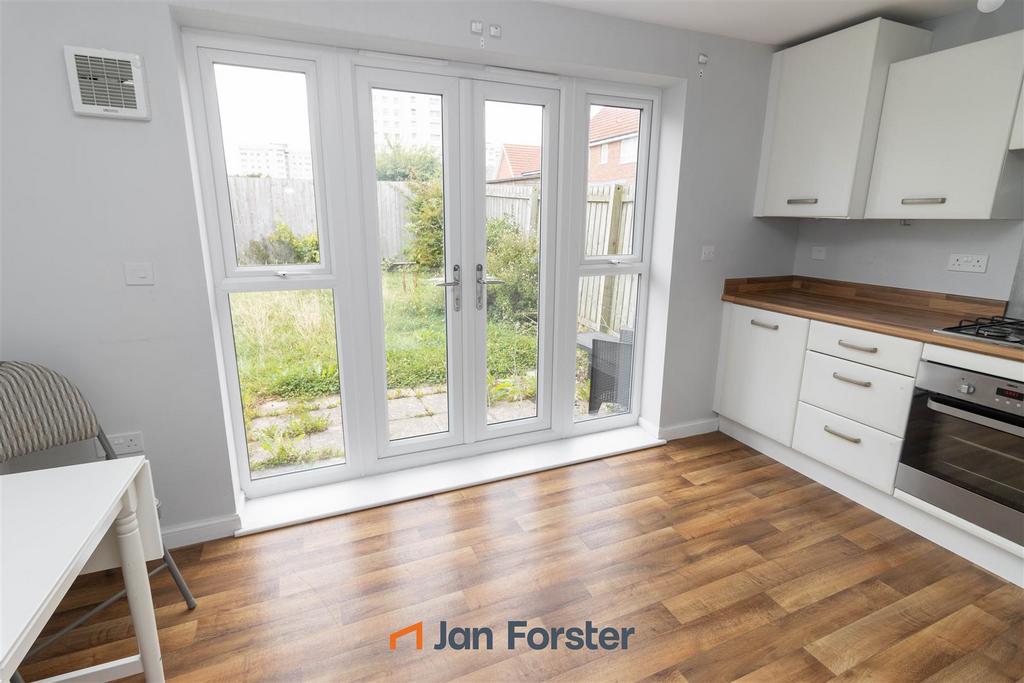 House in Newcastle Upon Tyne - View 3