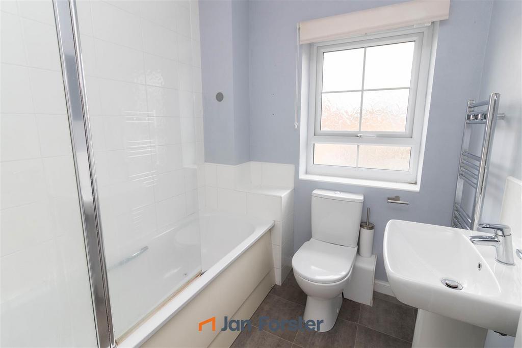 House in Newcastle Upon Tyne - View 5
