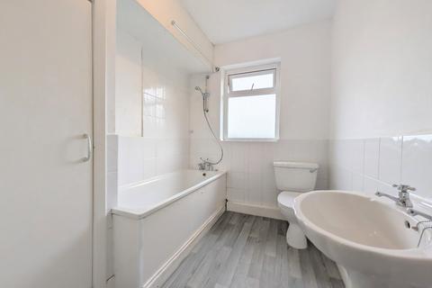 2 bedroom flat to rent, To Let - Warren Court, Westcliffe Road, Birkdale, PR8 - Two Bed Top Floor Apt