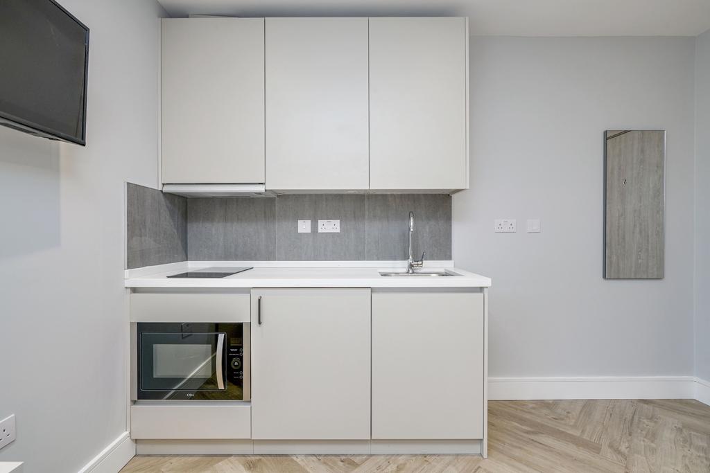 Apartment in Ealing - View 5