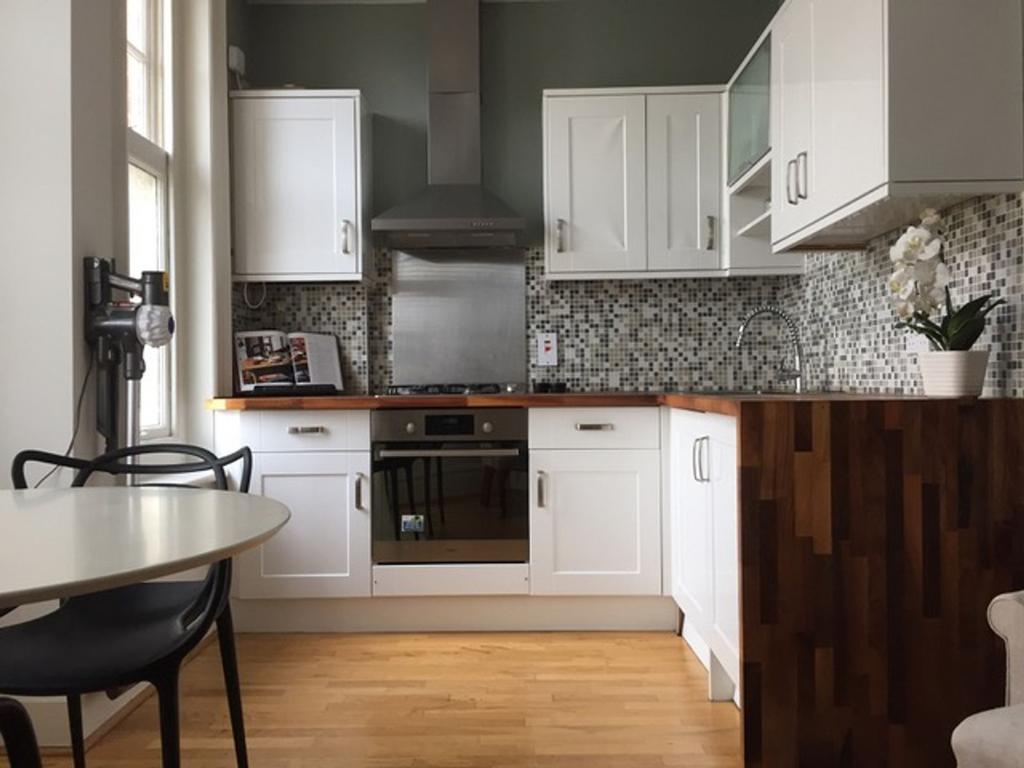 Apartment in Hove, Brunswick - View 2