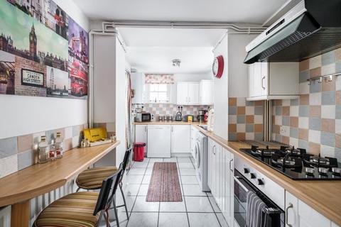 2 bedroom flat to rent, Westbourne Gardens London W2