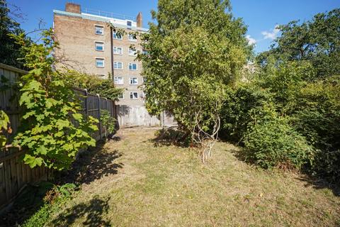 3 bedroom flat for sale, Upland Road, East Dulwich, London, SE22