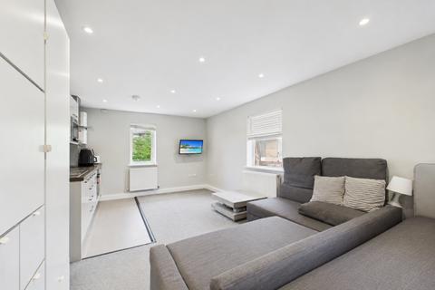 Studio to rent, Royal Gardens, Fiddlers Green, Cheltenham, GL51