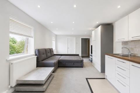 Studio to rent, Royal Gardens, Fiddlers Green, Cheltenham, GL51