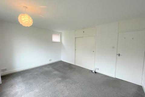 2 bedroom apartment to rent, Brynfield Court, Langland, Swansea, SA3