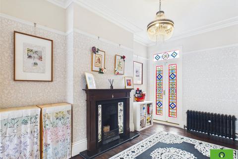 4 bedroom semi-detached house for sale, Heath Park Road, Romford RM2