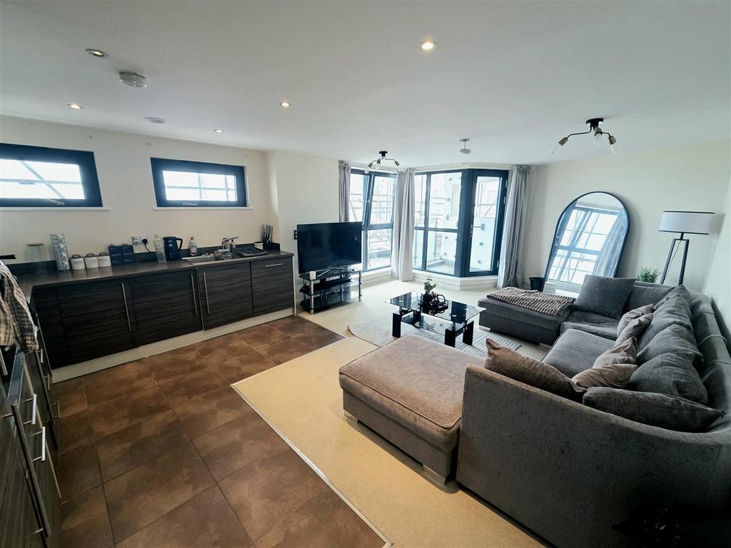 Apartment in Swansea - View 2