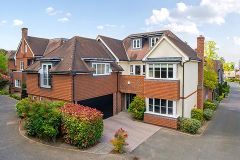 5 bedroom detached house for sale, Romans Close, Guildford, Surrey, GU1