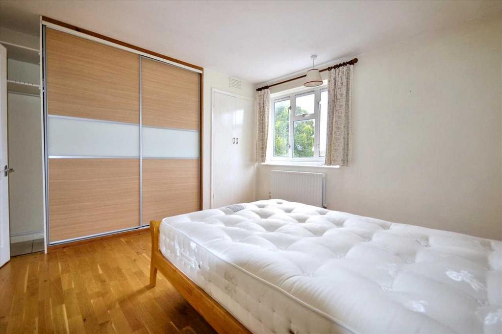 Apartment in Chiswick - View 2