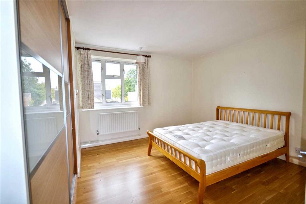 Apartment in Chiswick - View 3