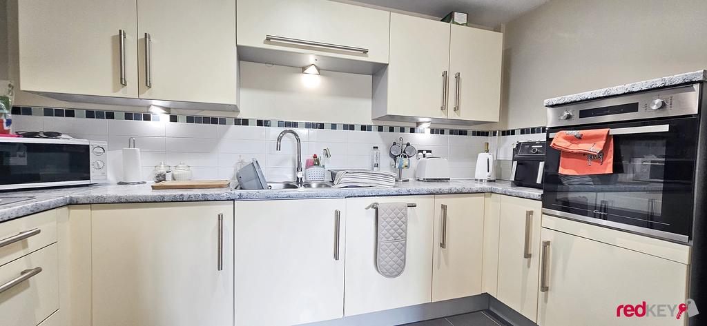 Apartment in Cardiff - View 3