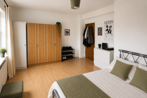 3 bedroom flat to rent, Crowndale Road, London NW1