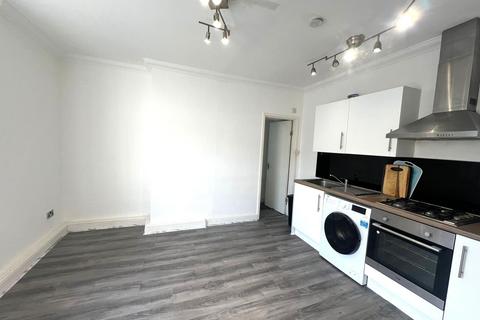 3 bedroom flat to rent, Euston, London NW1