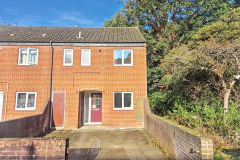3 bedroom end of terrace house to rent, Dogwood Road, Norwich