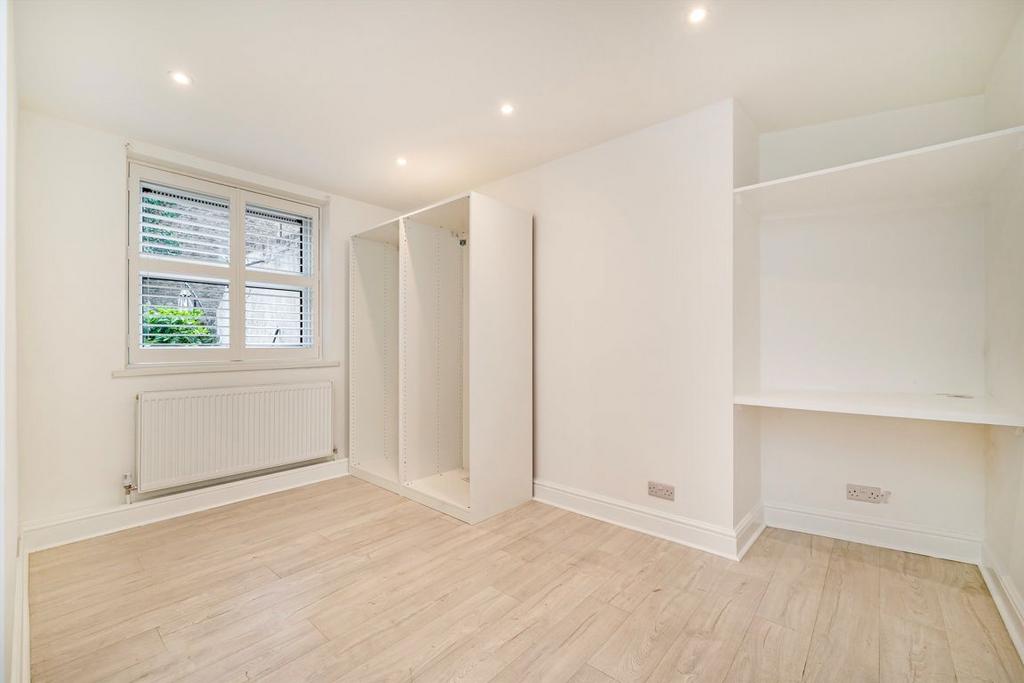 Apartment in Maida Vale - View 4