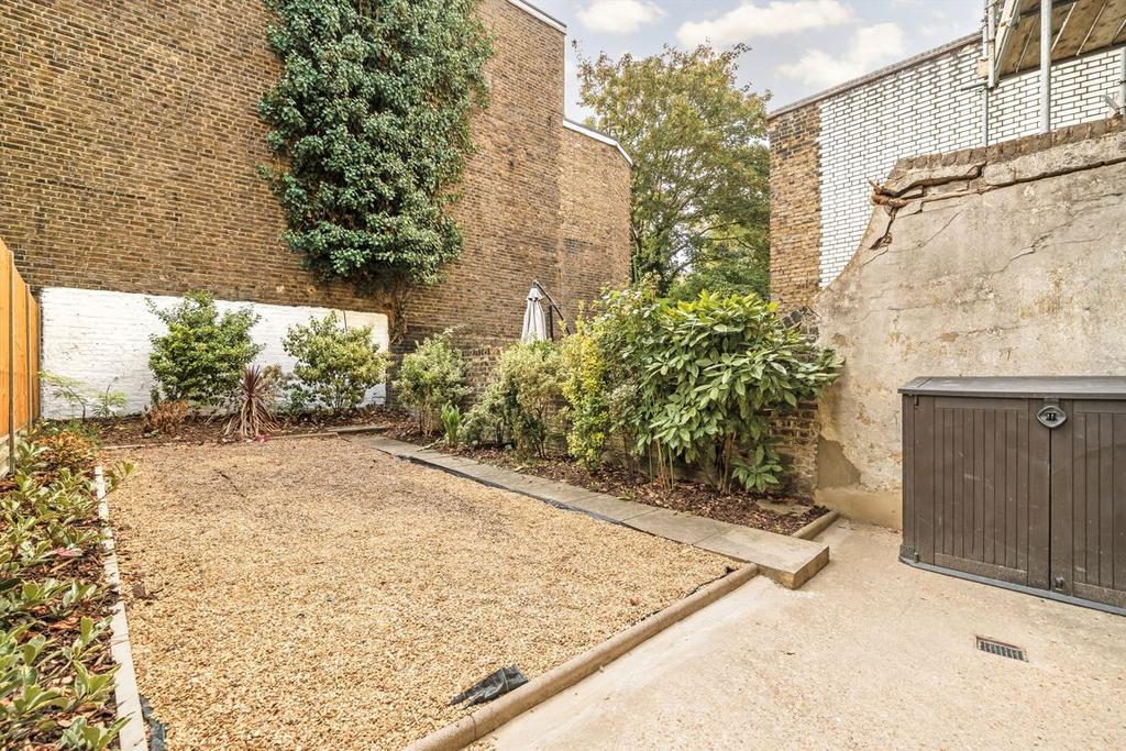 Apartment in Maida Vale - View 5