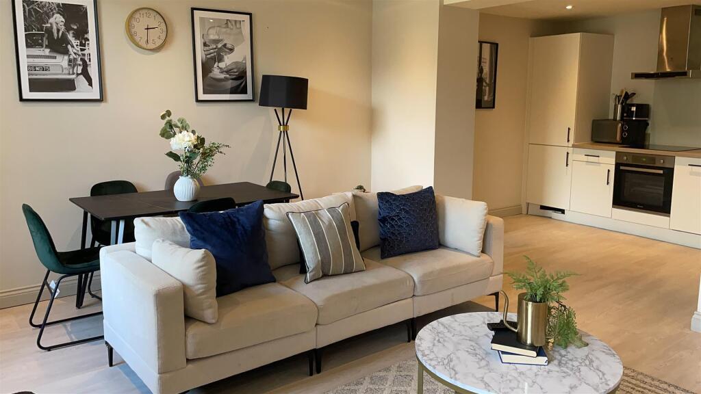 Apartment in London - View 2
