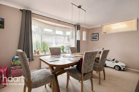 4 bedroom detached house for sale, Tunbury Avenue, Chatham