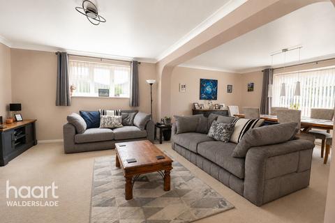 4 bedroom detached house for sale, Tunbury Avenue, Chatham