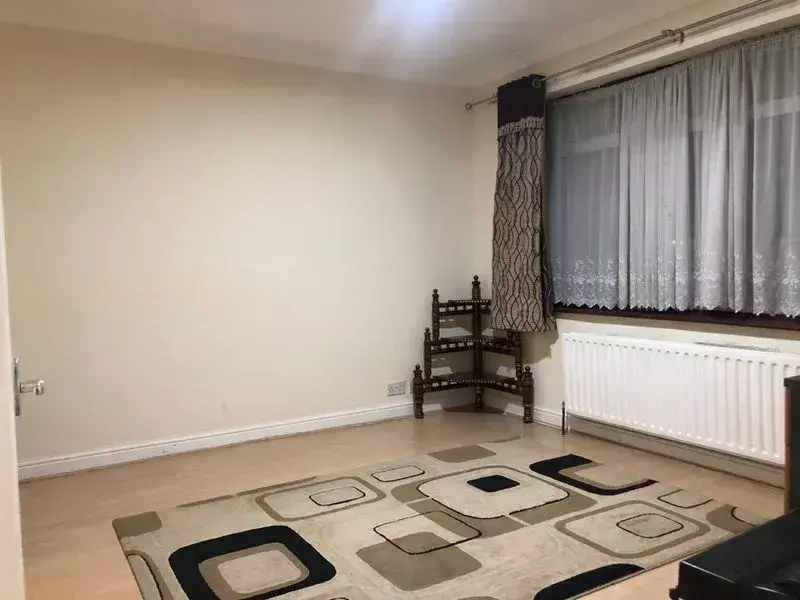 House in London - View 5
