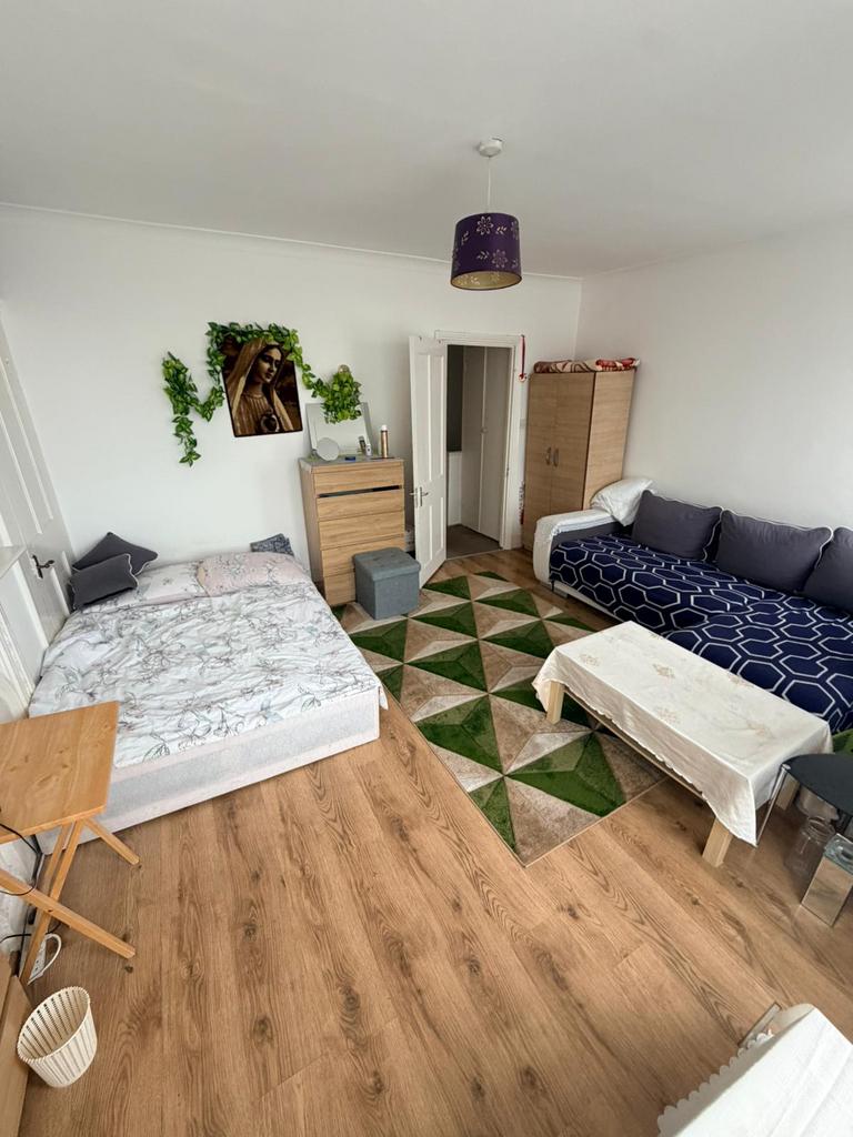 House in London - View 5