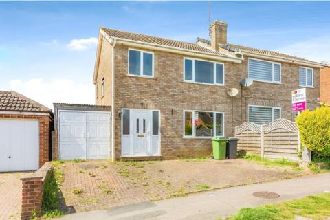 3 bed house for rent in Stanwell Way, WELLINGBOROUGH