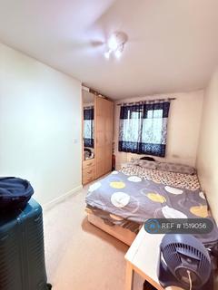 1 bedroom in a flat share to rent, Hawthorn Court, Ilford, IG5