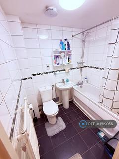 1 bedroom in a flat share to rent, Hawthorn Court, Ilford, IG5