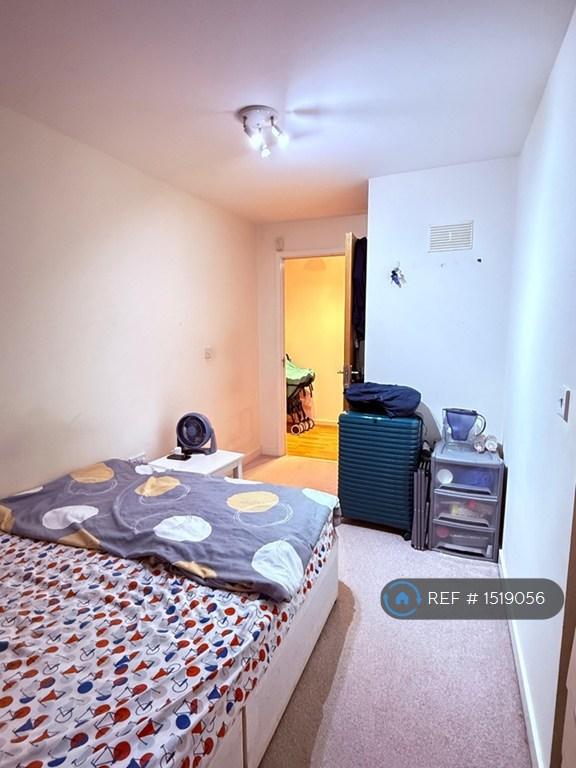 Apartment in Ilford - View 5