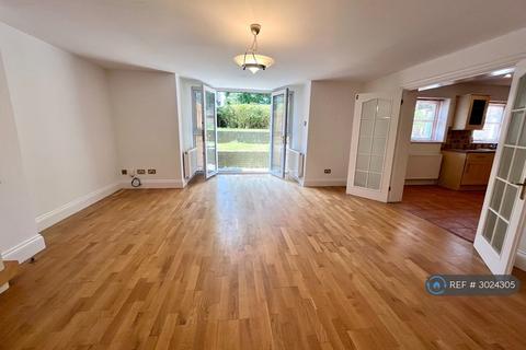 3 bedroom flat to rent, Craneswater Apartments, Southsea, PO4