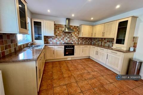 3 bedroom flat to rent, Craneswater Apartments, Southsea, PO4