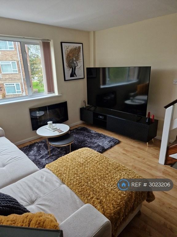 Apartment in Hounslow - View 3