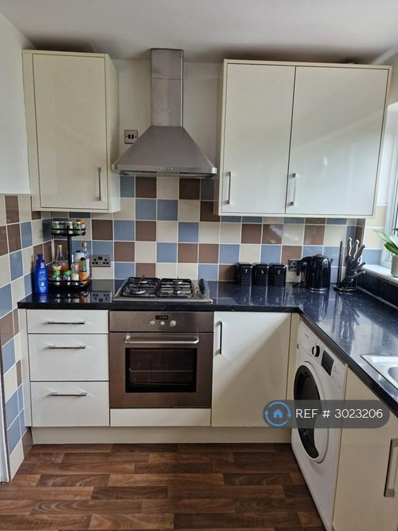 Apartment in Hounslow - View 4