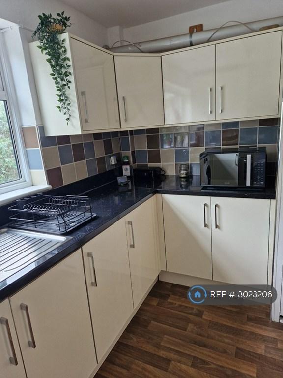 Apartment in Hounslow - More