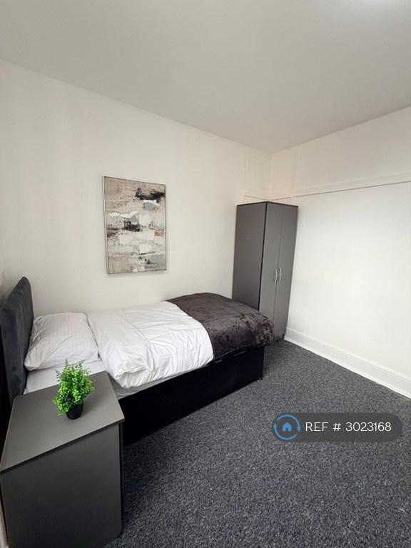 House in Birmingham, West Midlands - View 2