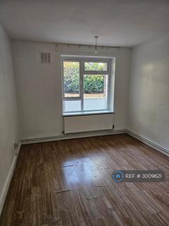 2 bedroom flat to rent, Thompson House, Southall, UB1