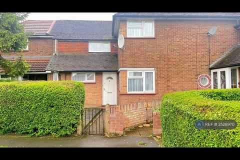 3 bedroom terraced house to rent, Cygnet Avenue, Feltham, TW14