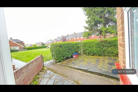 3 bedroom terraced house to rent, Cygnet Avenue, Feltham, TW14
