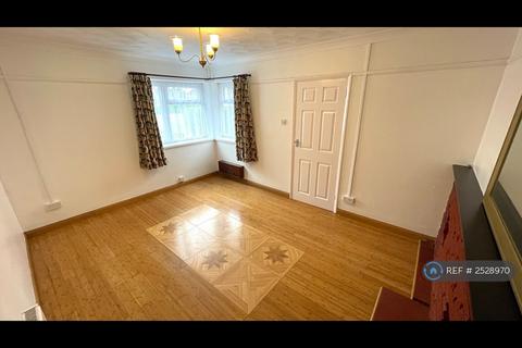 3 bedroom terraced house to rent, Cygnet Avenue, Feltham, TW14